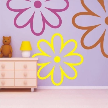 Klasik 407 sticker brightens a child\'s room with large, colorful flowers on a purple wall.