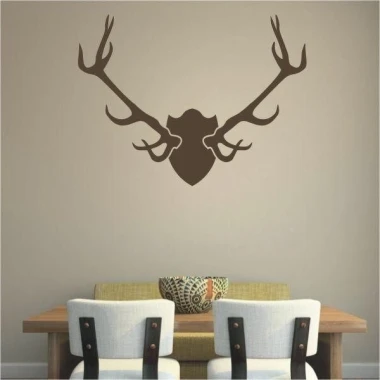 Painting template antlers 1065 - Dining room setup. Light-colored walls, wooden table, chairs with light upholstery.