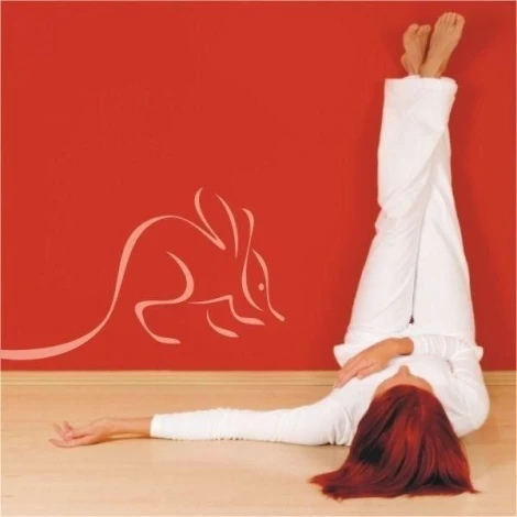 Stylish animal sticker 33 in a minimalist interior, adding lightness and character to the walls.