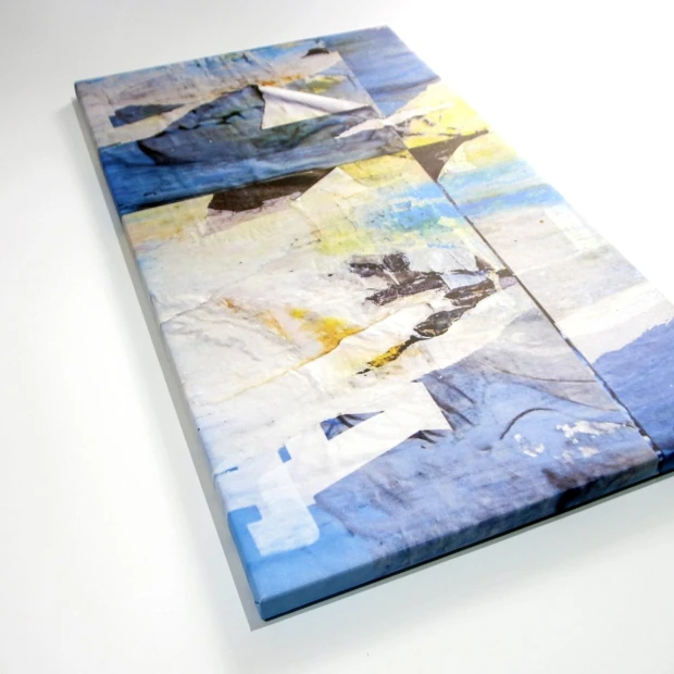 Canvas print 75x100 cm - Graphic design featuring abstract shapes in shades of blue.