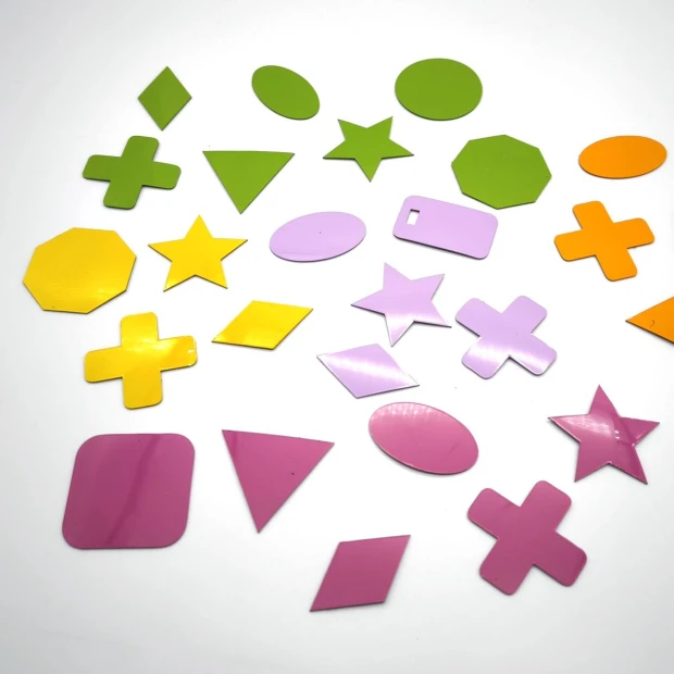 Custom dry-erase magnet - Graphic design. Shapes in various colors: stars, circles, squares, triangles.