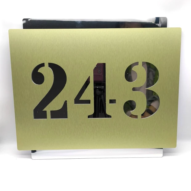 Engraved dibond number plate 42 x 35 cm in brushed gold-silver with graphic design. Gold cut-out numbers 24 and 3.