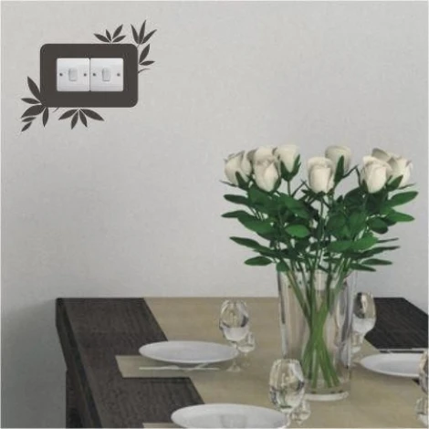 Painting template contact 1112 - Dining room setup. Table with white plates and a vase of roses.