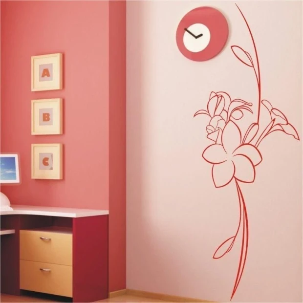 Flower painting template 0991 - Decor for a child\'s room. Pink walls and a light-colored desk.